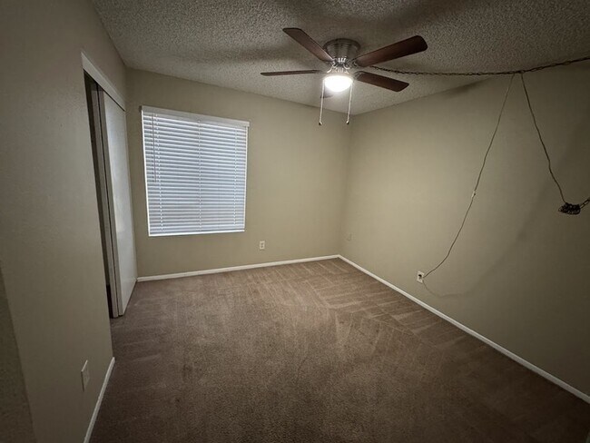 Building Photo - Peoria 3br House with Garage