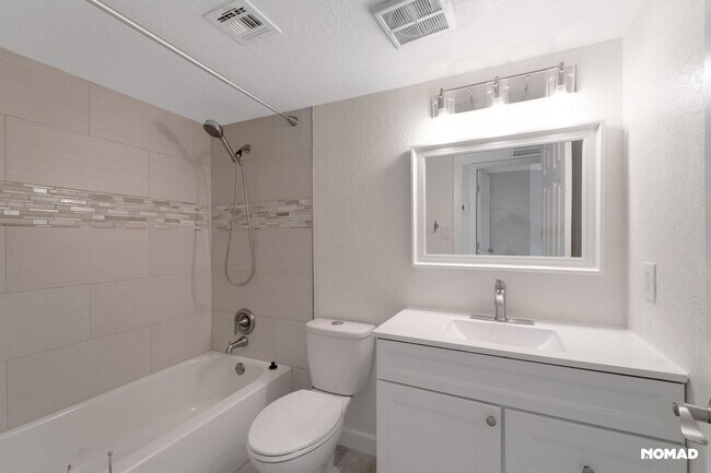 Building Photo - Charming 2BR Condo in Phoenix