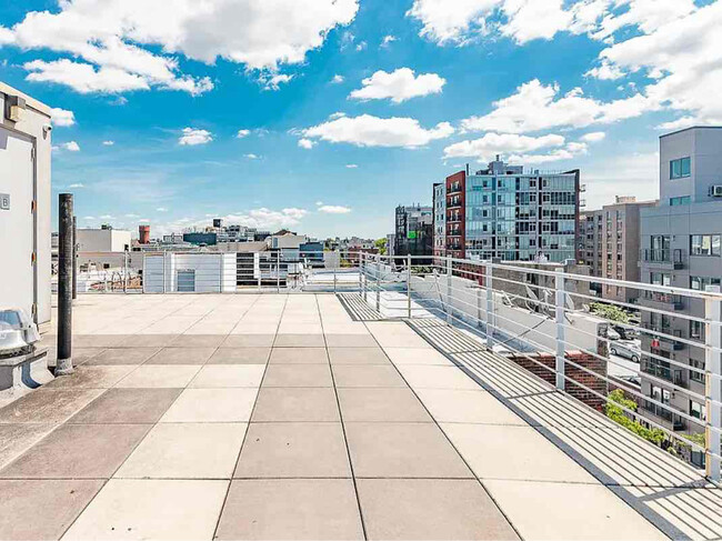 Building Photo - 871 Bergen St