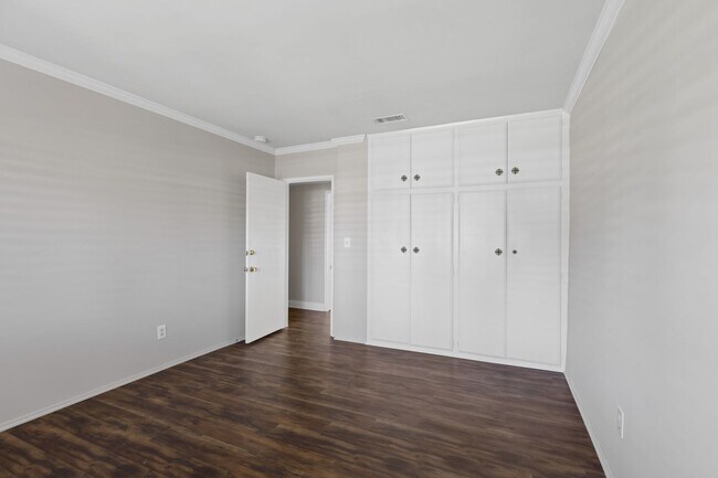 Building Photo - Welcome to this Beautiful Ranch-Style Home...