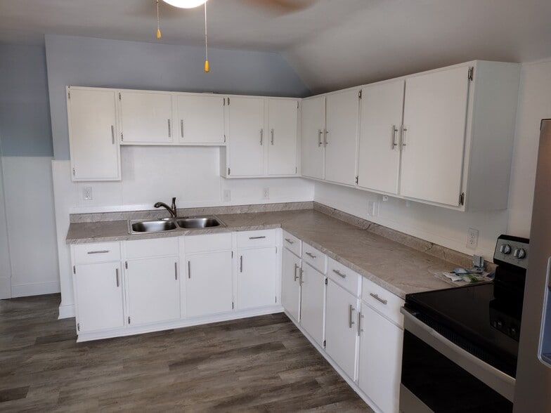 Building Photo - 8240 W Cold Spring Rd