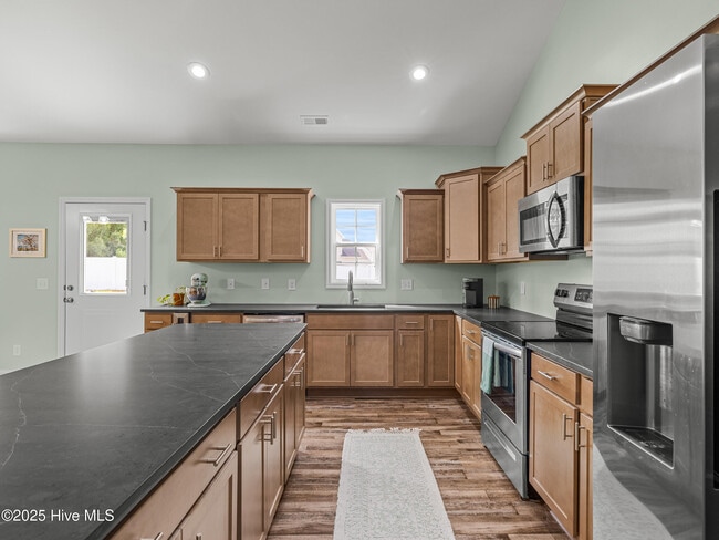 Building Photo - 151 Broadleaf Dr