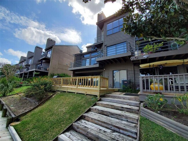 Building Photo - 18321 Sandy Cove