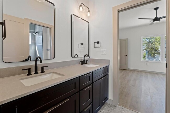 Building Photo - 1736 Bunche Rd