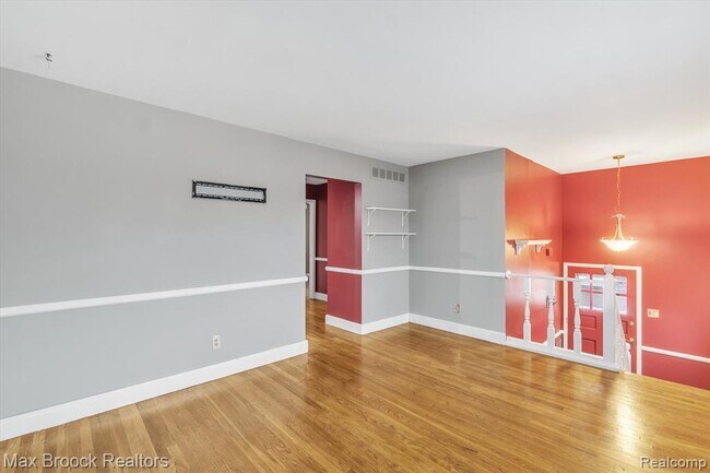 Building Photo - 978 Panorama Dr