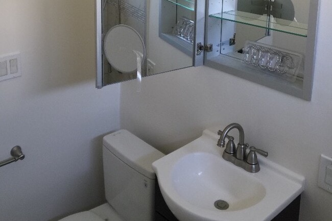 bath - 505 Lime St