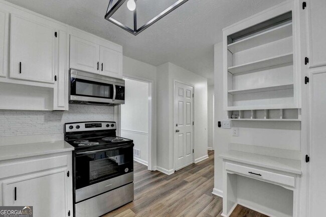 Building Photo - 1530 Plunketts Rd