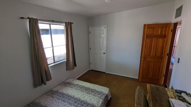 Building Photo - 3bed & 2bath - BRAND NEW AC - Must See Home Historic Barrio Hollywood-
