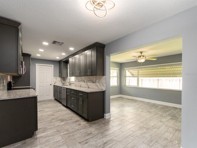 Building Photo - 682 Druid Park Dr W
