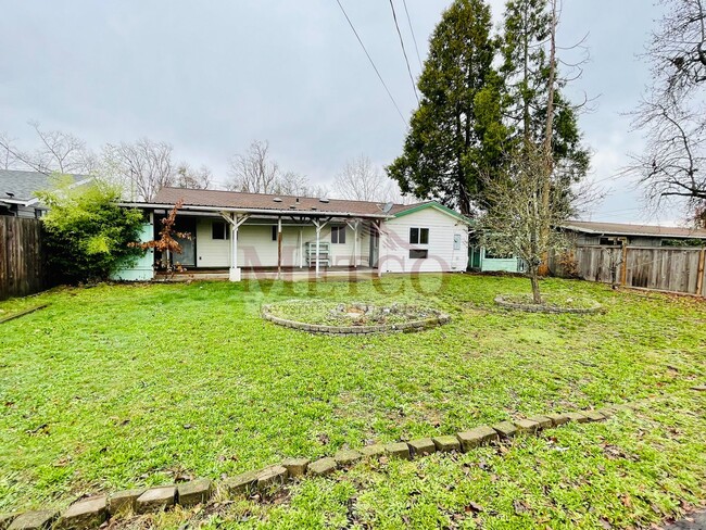 Building Photo - Nice 3 bedroom West Eugene home