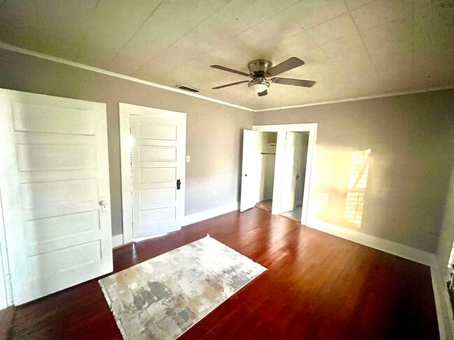 Building Photo - 2104 Taylor St