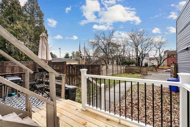 Building Photo - Brand New Remodel - 4BR / 2BA Home in Manchester - In-Unit Laundry, Convenient Location - Availab...