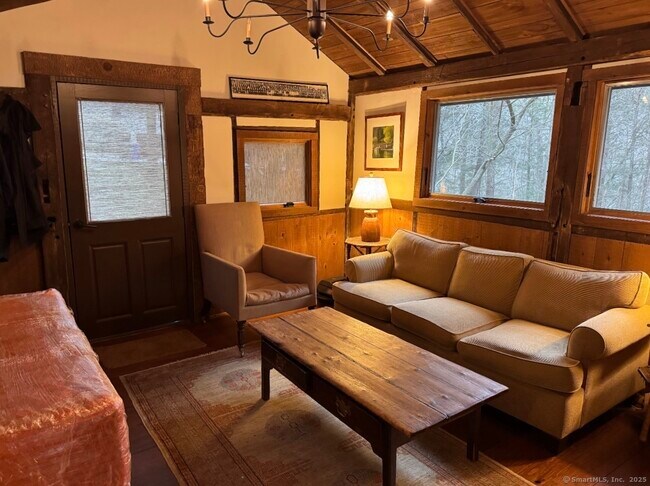 Building Photo - 231 Romford Rd