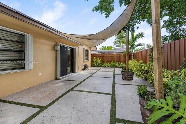 Building Photo - 5850 SW 149th Ave