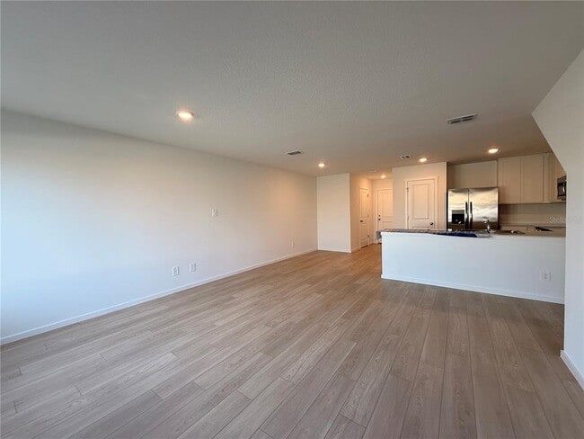 Building Photo - 868 Lynx St