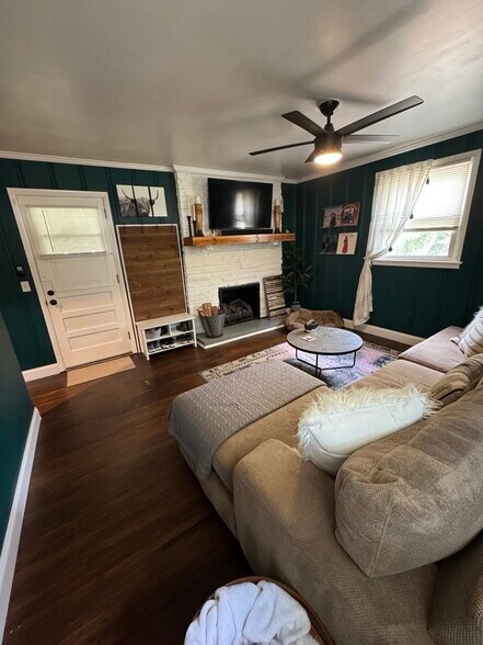 Building Photo - 568 Whispering Hills Dr