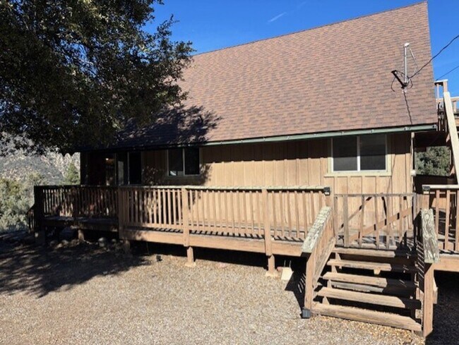 Building Photo - 2028 Linden Dr