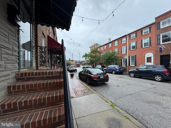 Building Photo - 1008 Stiles St