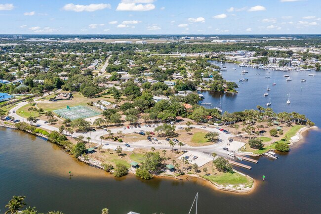 Building Photo - 693 Orange Blossom Dr