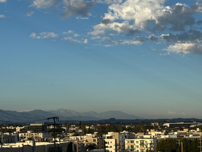 Building Photo - 321 S San Vicente Blvd