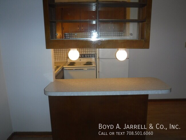 Building Photo - Immediate occupancy one bedroom