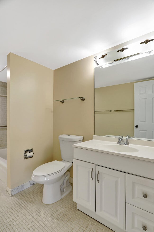 Building Photo - 3 Royal Palm Way