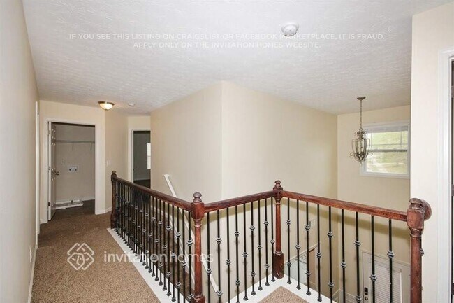 Building Photo - 2245 Village Green Dr