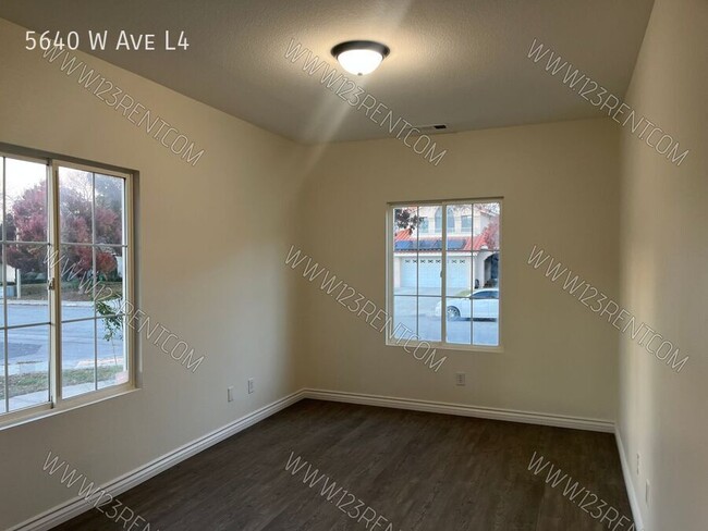 Building Photo - 5640 W Ave L4