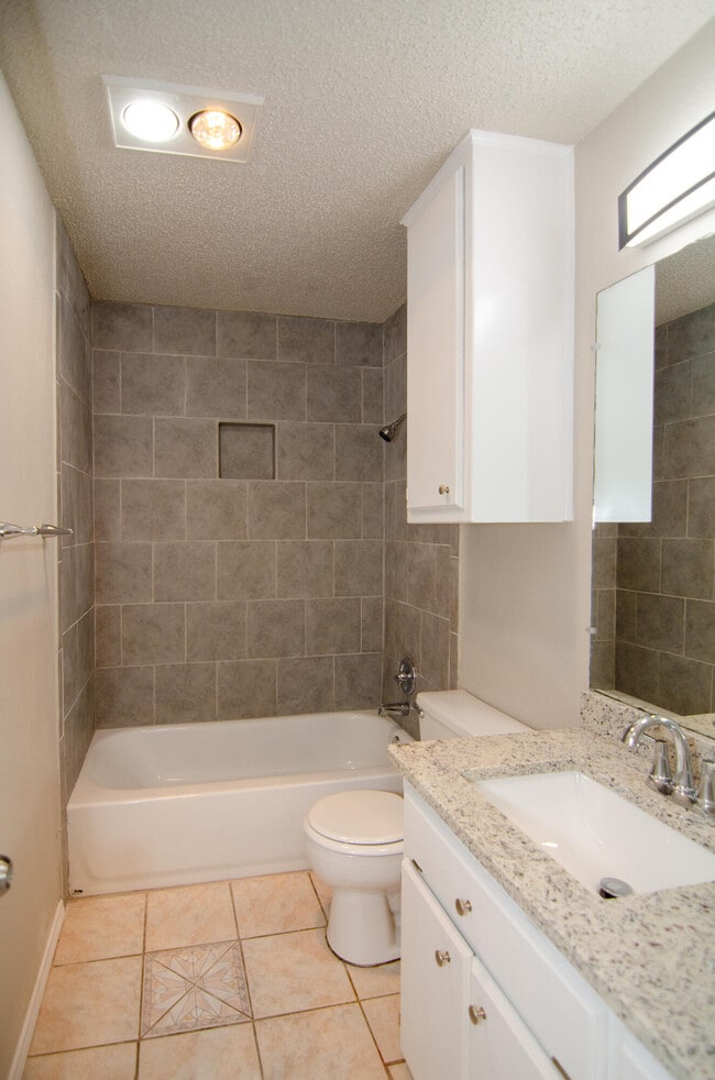 Building Photo - 2113 84th St