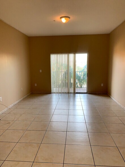 Building Photo - 7300 NW 114th Ave