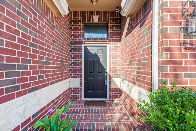 Building Photo - 5531 Drumlin Field Way