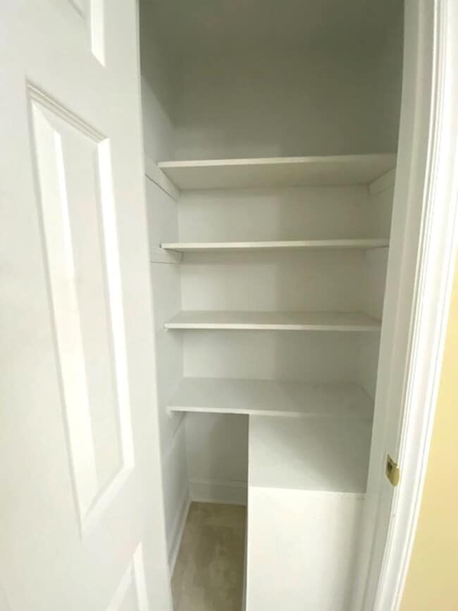 Building Photo - 100% Renovated! 3 Bedroom/1.5 Bathroom!