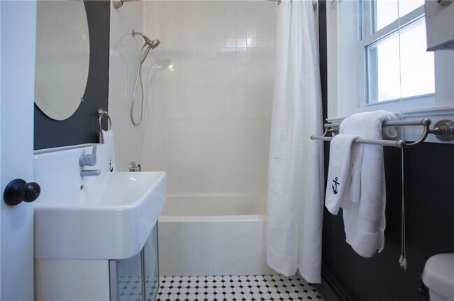 Building Photo - 15 W Narragansett Ave