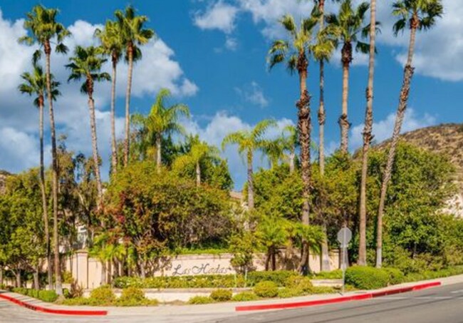 Building Photo - Beautiful home located in the coveted Rancho San Rafael area of Glendale