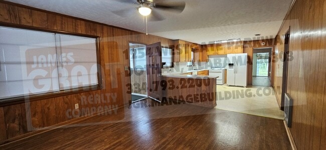 Building Photo - 4474 E Cottonwood Rd