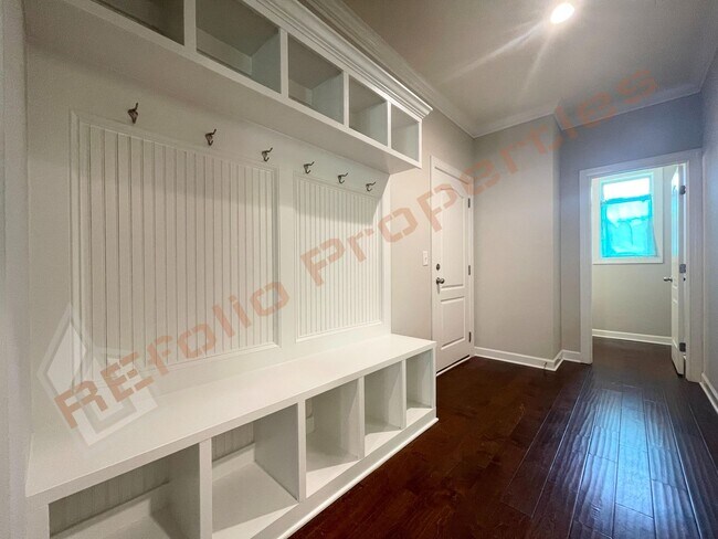 Building Photo - Gorgeous 5 Bedroom Home with First Floor In-law Suite & 3 Car Garage, Golf Course, Pool, Tennis a...