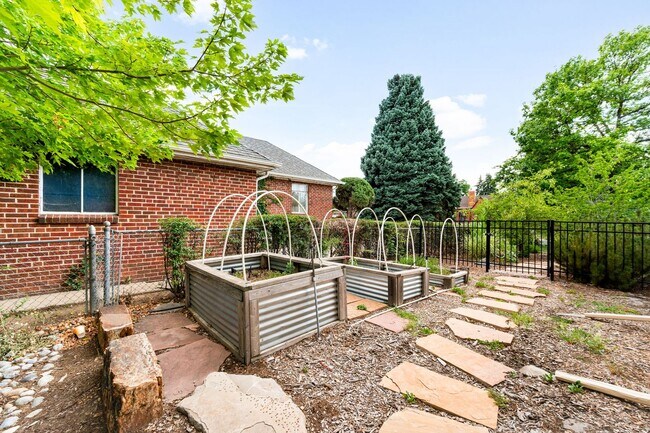 Building Photo - 4BD, 3BA Park Hill Home with Yard and 2-Car Garage