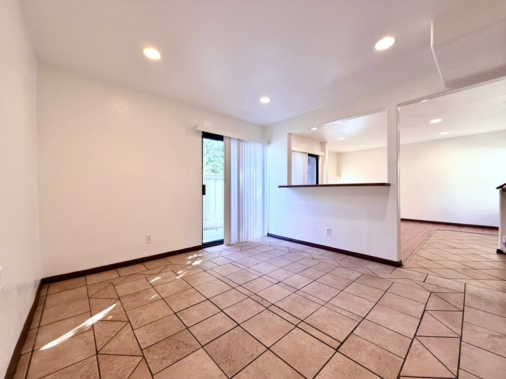 Building Photo - 13825 Beaver St