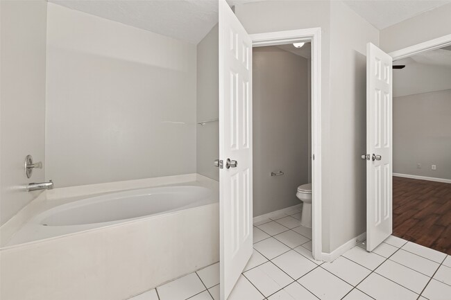 Building Photo - 4018 Timber Corner