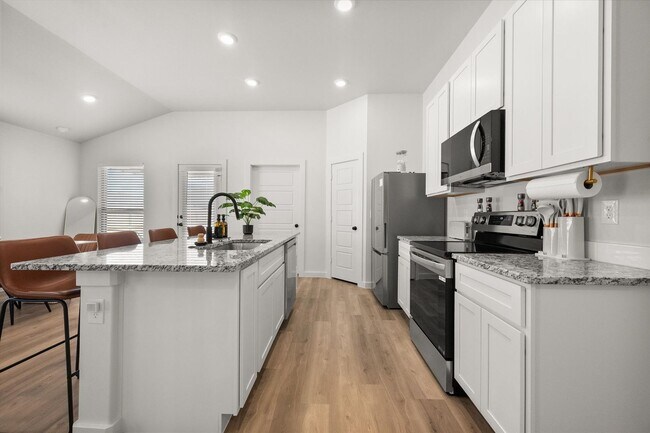 Building Photo - Four Beds, All Appliances, All Smiles!