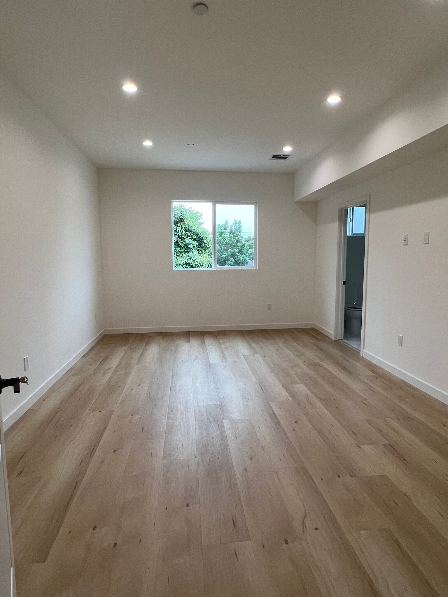 Master bed - 13620 Leadwell St