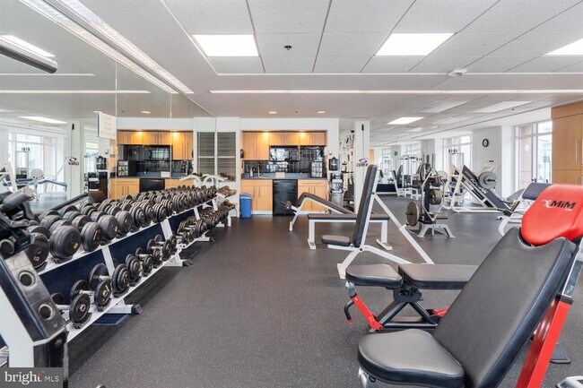 Building Photo - 100 Harborview Dr