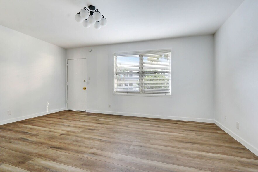 Building Photo - 300 California Ave