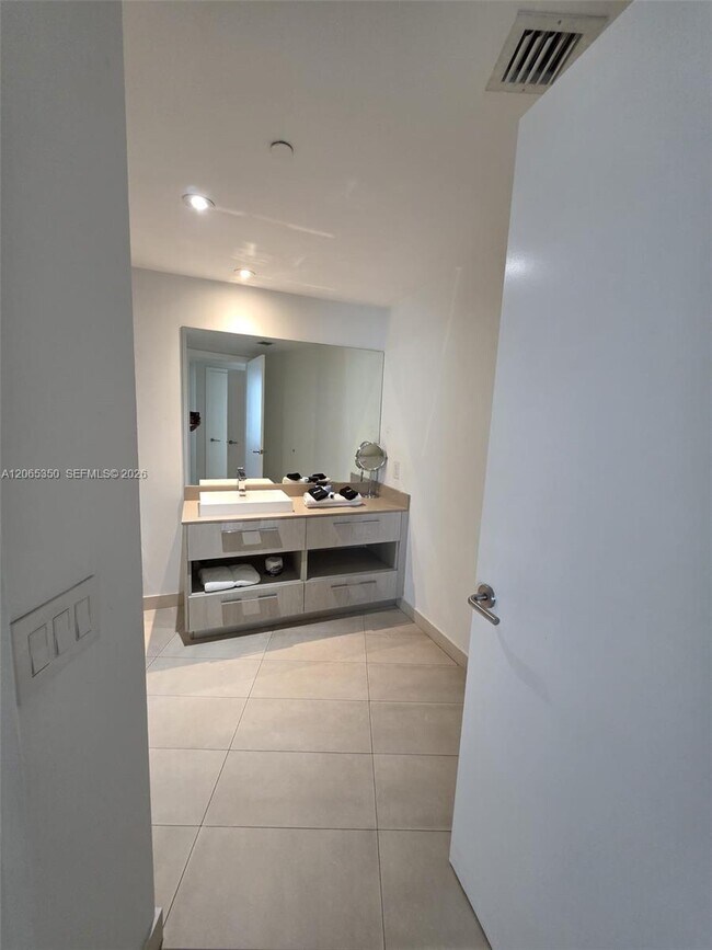 Building Photo - 4111 S Ocean Dr