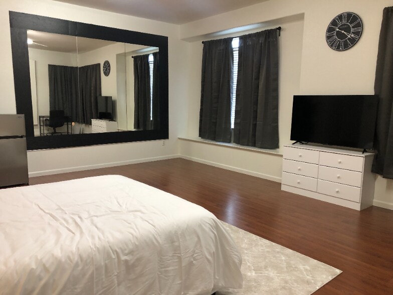 Building Photo - 8408 Arrowroot Cir