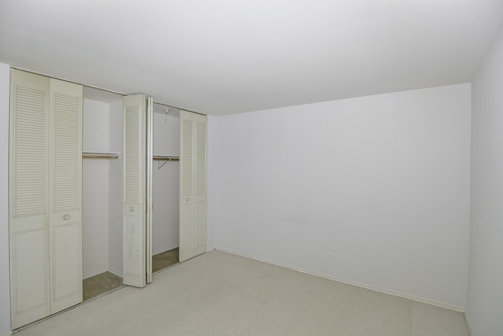 Building Photo - 650 W Wrightwood Ave