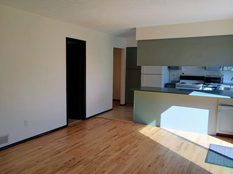 Kitchen - 10360 E Jewell Ave