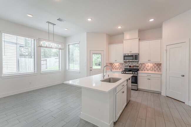 Building Photo - 112 Red Cascade Trl