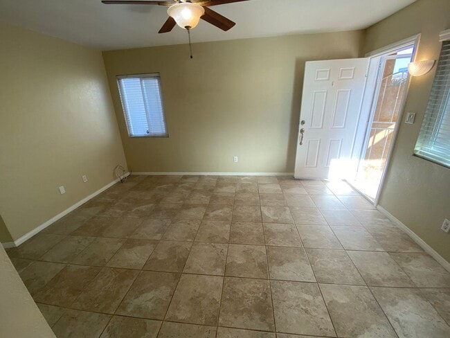 Building Photo - kl303r