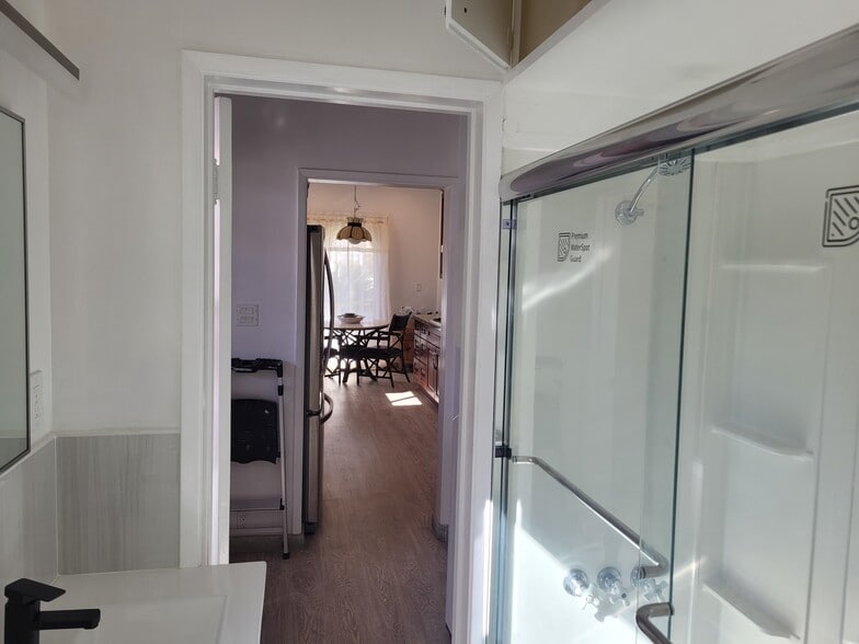 Building Photo - 10528 Ayres Ave